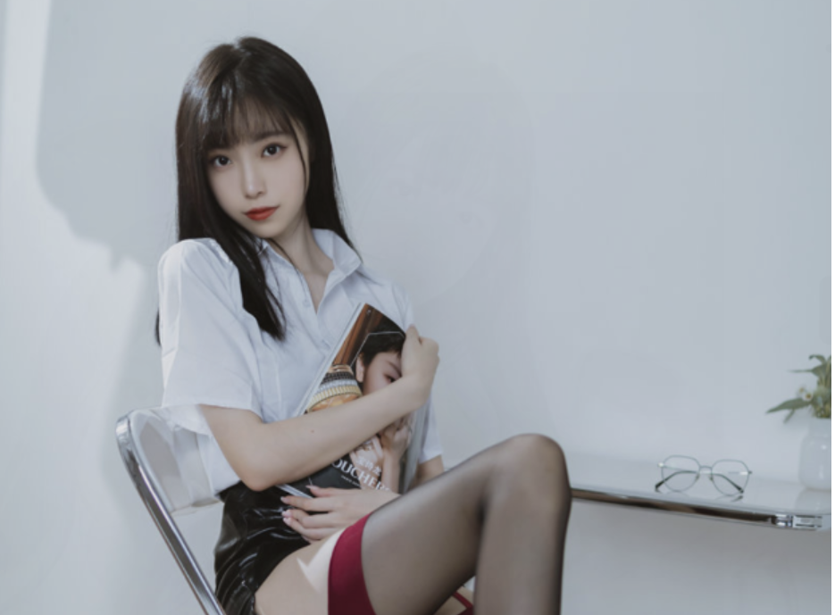 图片[1]-许岚LAN cos黑丝皮裙OL美少女-喵图坊